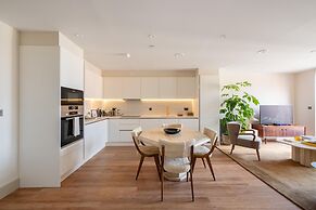 Stylish City Flat With Private Balcony