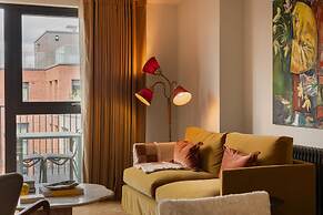 Stylish City Flat With Private Balcony