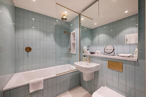 Stylish City Flat With Private Balcony