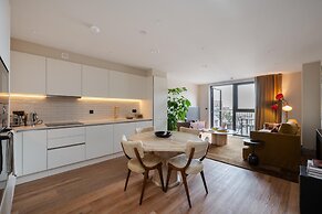 Stylish City Flat With Private Balcony