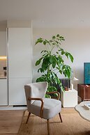 Stylish City Flat With Private Balcony