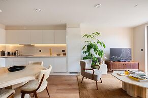 Stylish City Flat With Private Balcony