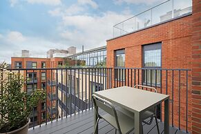 Stylish City Flat With Private Balcony