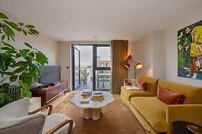 Stylish City Flat With Private Balcony