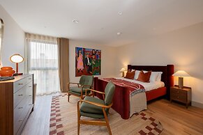 Stylish City Flat With Private Balcony