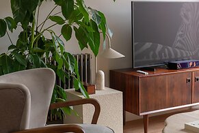 Stylish City Flat With Private Balcony