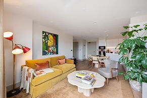 Stylish City Flat With Private Balcony