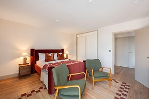 Stylish City Flat With Private Balcony