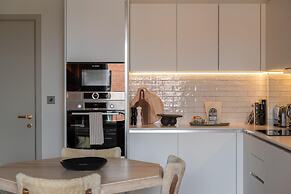 Stylish City Flat With Private Balcony