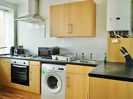 Clean, Spacious 2-bed Apartment in Brierley Hill