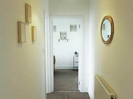 Clean, Spacious 2-bed Apartment in Brierley Hill