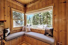 Private Cozy and Central Cabin with Deck by Sierra Getaways
