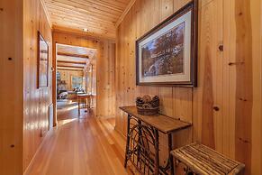 Private Cozy and Central Cabin with Deck by Sierra Getaways