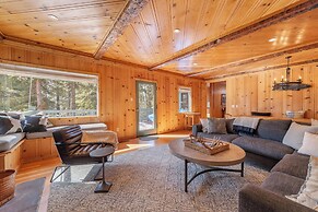 Private Cozy and Central Cabin with Deck by Sierra Getaways