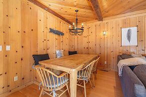 Private Cozy and Central Cabin with Deck by Sierra Getaways