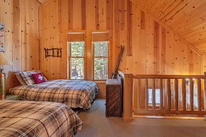 Private Cozy and Central Cabin with Deck by Sierra Getaways