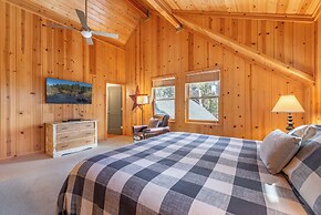Private Cozy and Central Cabin with Deck by Sierra Getaways