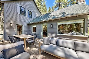 Private Cozy and Central Cabin with Deck by Sierra Getaways