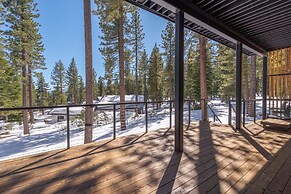 Truckee Container House by Sierra Getaways