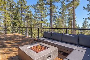 Truckee Container House by Sierra Getaways