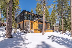 Truckee Container House by Sierra Getaways
