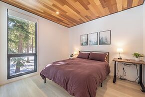 Truckee Container House by Sierra Getaways