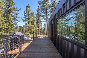 Truckee Container House by Sierra Getaways