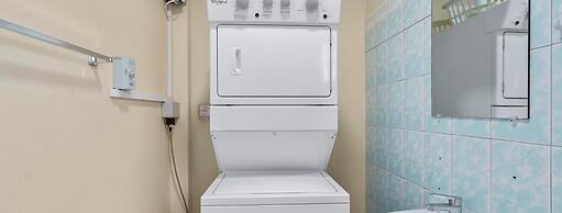 Your quaint home just steps from beach