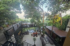 Kuan Khan Lao The Nine Bistro