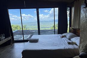 Kuan Khan Lao The Nine Bistro