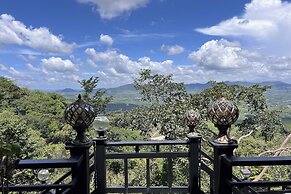 Kuan Khan Lao The Nine Bistro