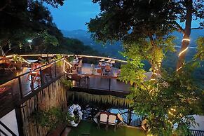 Kuan Khan Lao The Nine Bistro