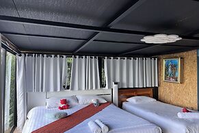 Kuan Khan Lao The Nine Bistro