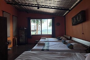 Kuan Khan Lao The Nine Bistro