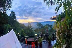 Kuan Khan Lao The Nine Bistro