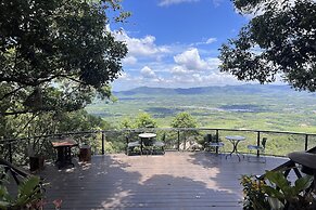 Kuan Khan Lao The Nine Bistro