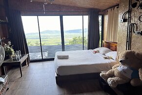 Kuan Khan Lao The Nine Bistro