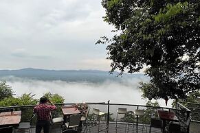 Kuan Khan Lao The Nine Bistro