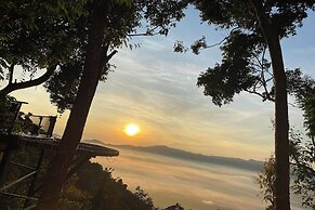 Kuan Khan Lao The Nine Bistro