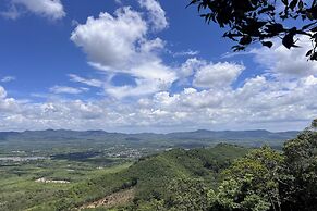 Kuan Khan Lao The Nine Bistro