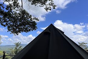 Kuan Khan Lao The Nine Bistro