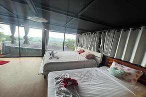 Kuan Khan Lao The Nine Bistro