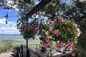 Kuan Khan Lao The Nine Bistro