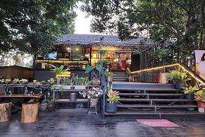 Kuan Khan Lao The Nine Bistro