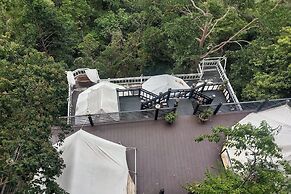 Kuan Khan Lao The Nine Bistro