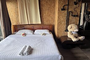 Kuan Khan Lao The Nine Bistro