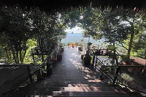 Kuan Khan Lao The Nine Bistro