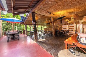 Monruamsuk Homestay Cafe And Bistro