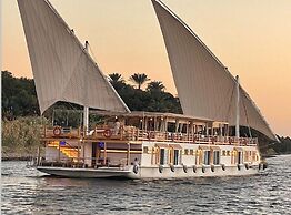 Dahabiya Nile Sailing-Aswan to Luxor