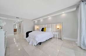 The Grand Biscayne Bay